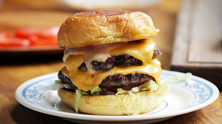 Διπλό Cheeseburger (όπως φτιάχτηκε από τον Erik Anderson)